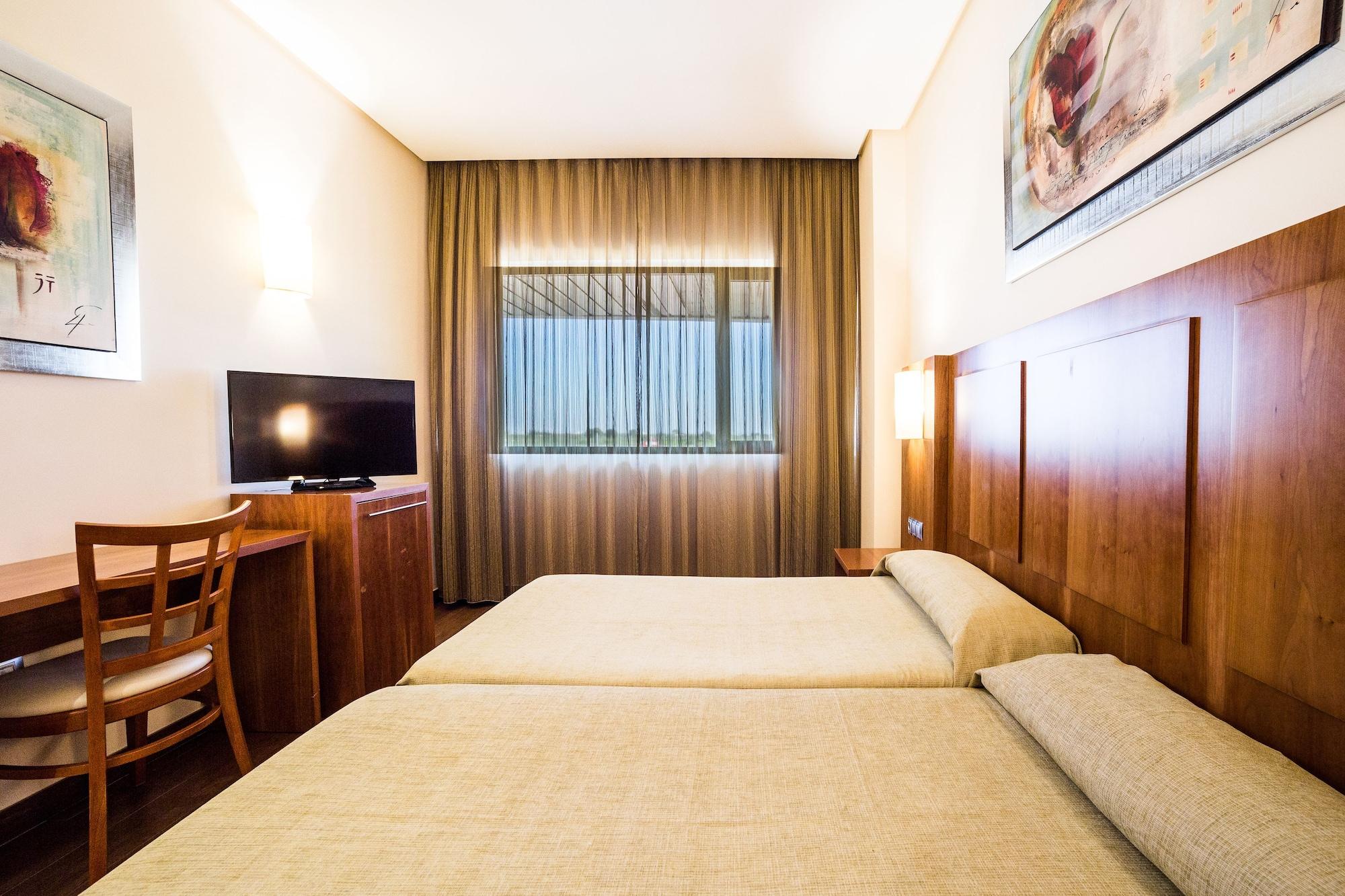 Leflet Sanlucar Hotel Sanlucar la Mayor Exterior photo