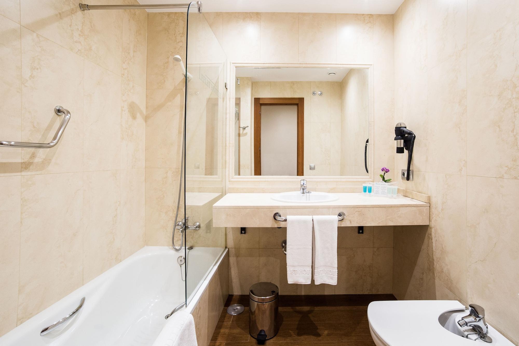 Leflet Sanlucar Hotel Sanlucar la Mayor Exterior photo