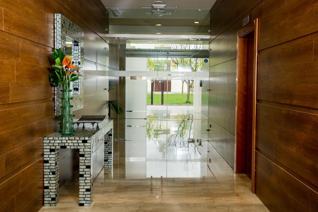 Leflet Sanlucar Hotel Sanlucar la Mayor Exterior photo