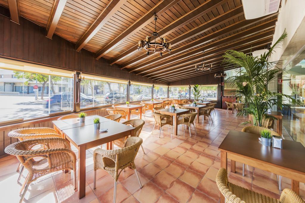 Leflet Sanlucar Hotel Sanlucar la Mayor Exterior photo