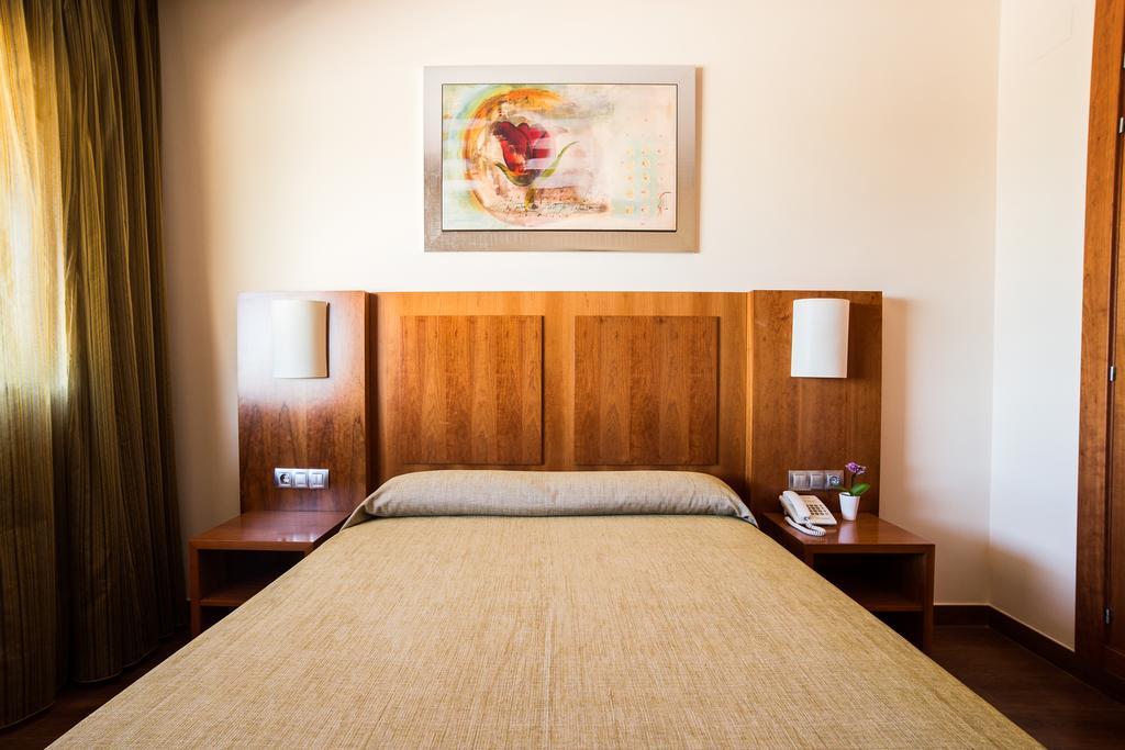 Leflet Sanlucar Hotel Sanlucar la Mayor Exterior photo
