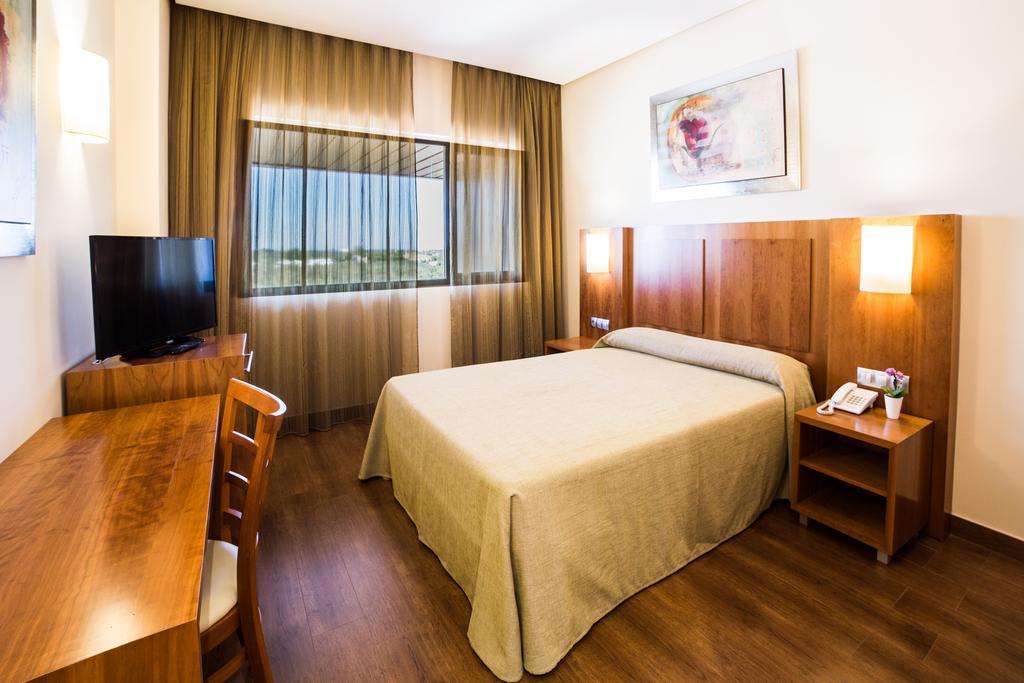 Leflet Sanlucar Hotel Sanlucar la Mayor Exterior photo