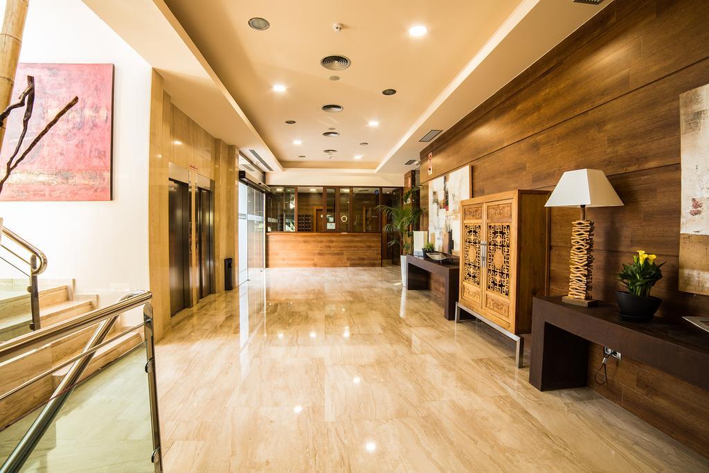 Leflet Sanlucar Hotel Sanlucar la Mayor Exterior photo